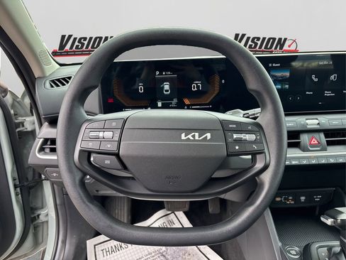 Used 2025 Kia K4 LXS image 21