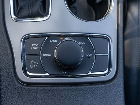 Used 2022 Jeep Grand Cherokee Laredo X AWD/4WD image 22