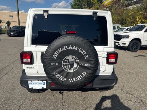 Certified 2021 Jeep Wrangler Unlimited Sahara w/ Dual Top Group image 17