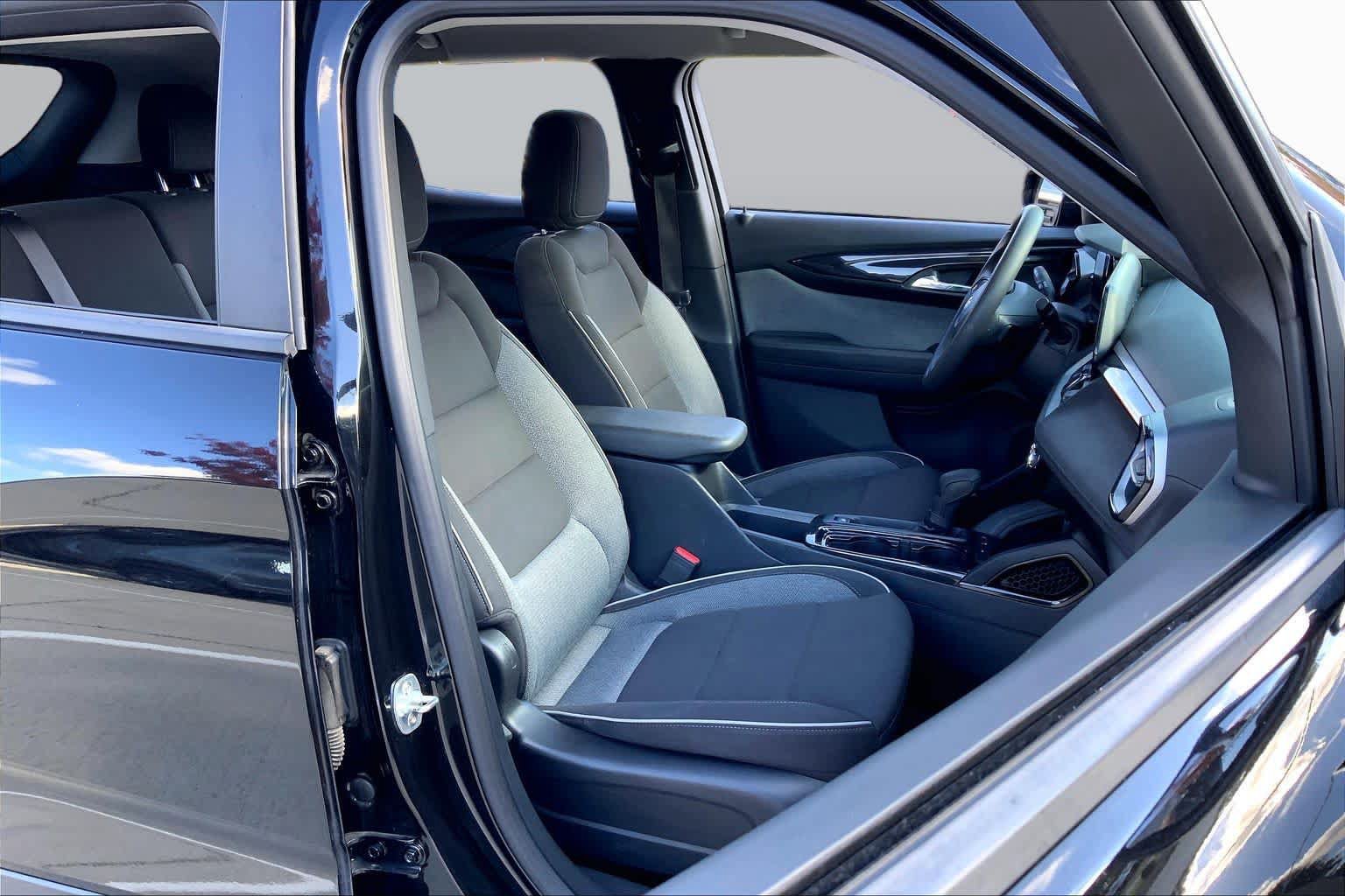 Used 2025 Chevrolet TrailBlazer LT FWD image 9
