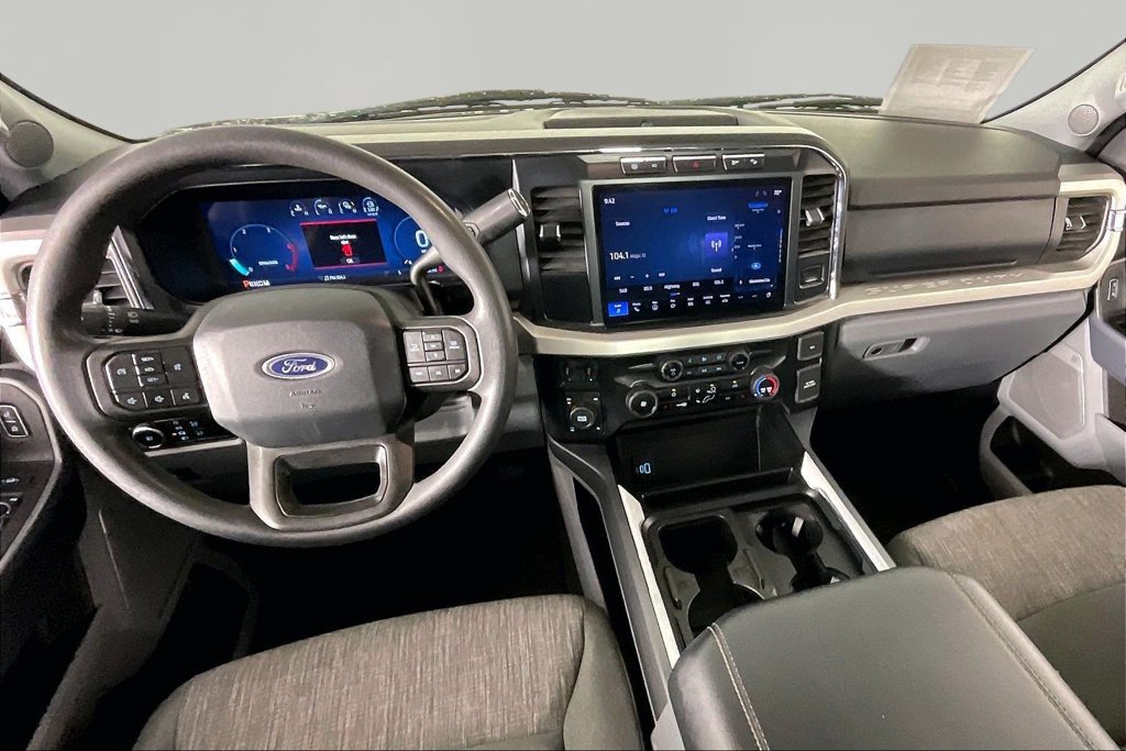 Used 2024 Ford F250 XLT w/ Black Appearance Package AWD/4WD image 8