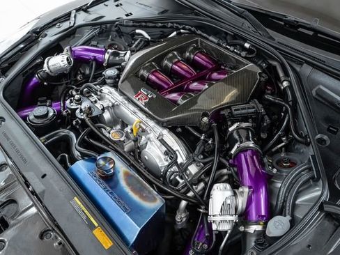 Used 2010 Nissan GT-R Premium image 37