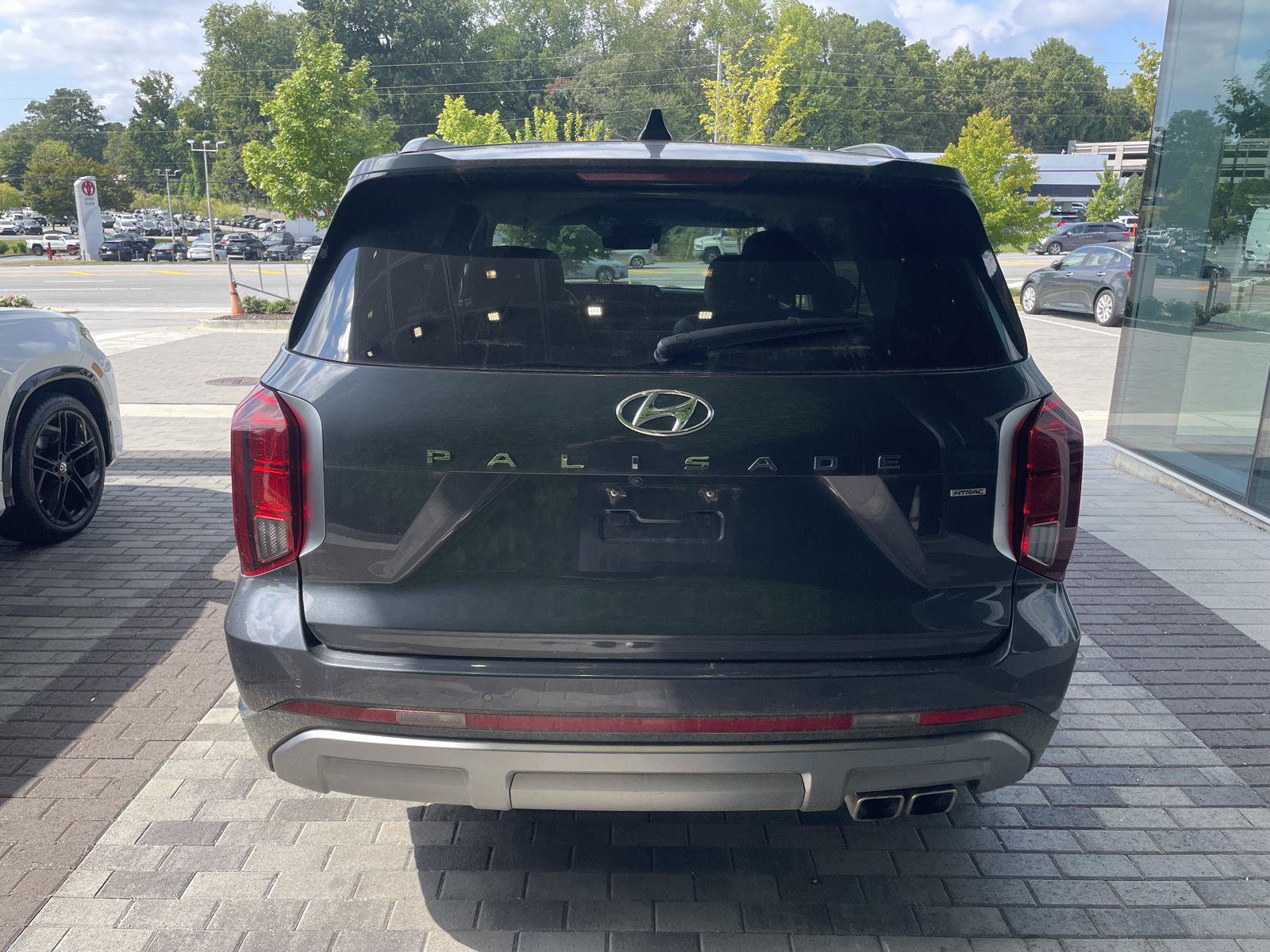 Used 2024 Hyundai Palisade Limited AWD/4WD image 11