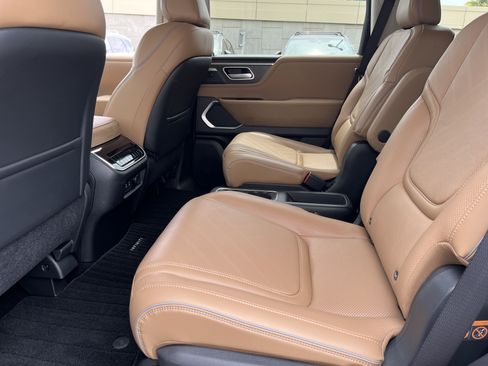 Certified 2026 INFINITI QX80 Luxe w/ Cargo Package AWD/4WD image 17