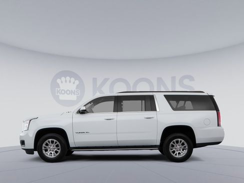 Used 2021 GMC Yukon XL SLE image 2