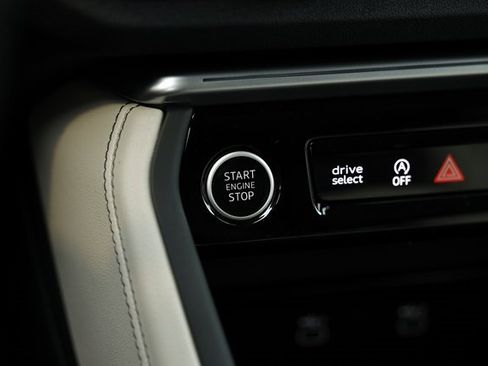 New 2025 Audi Q5 2.0T Premium image 38