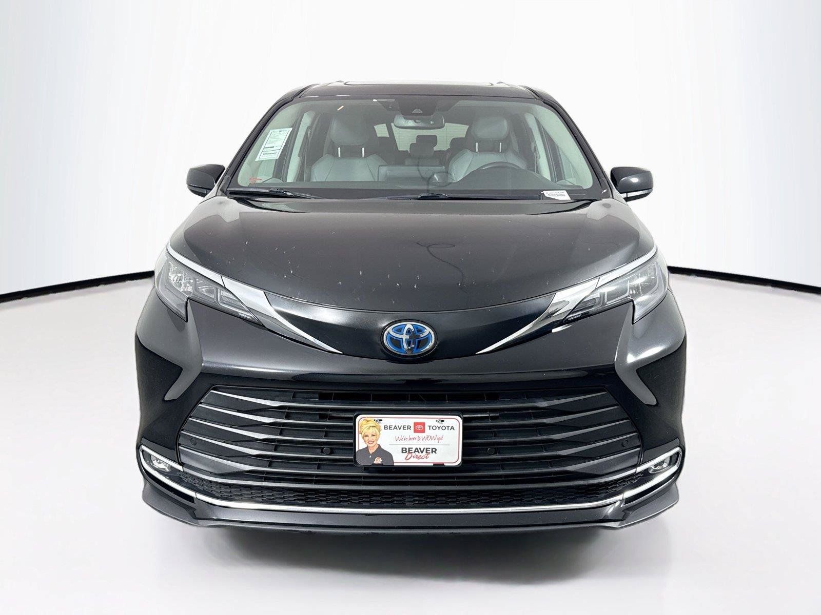Certified 2024 Toyota Sienna XLE FWD image 8