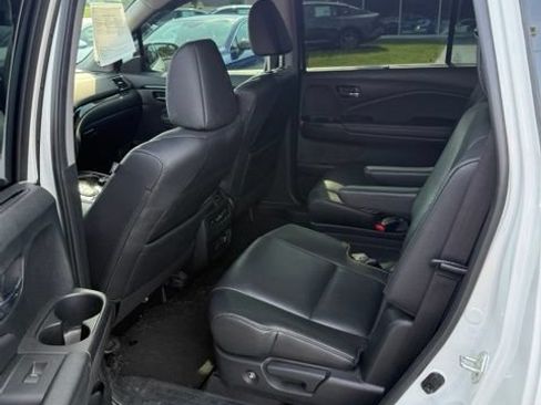 Used 2022 Honda Pilot Touring image 8