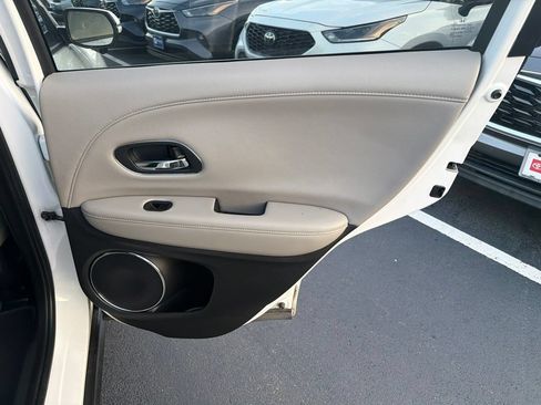 Used 2018 Honda HR-V EX-L image 12