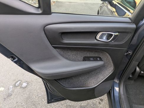 Used 2022 Volvo XC40 P8 Recharge Ultimate image 29