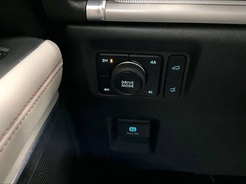 Used 2025 Ford Expedition Active image 38