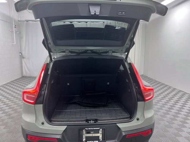 Certified 2023 Volvo XC40 B5 Ultimate w/ Protection Package Premier AWD/4WD image 8