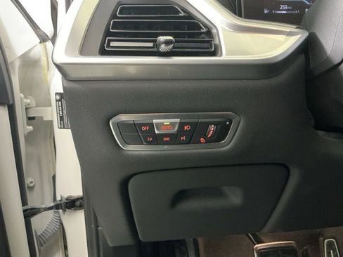 Certified 2023 BMW X7 xDrive40i w/ M Sport Package image 17