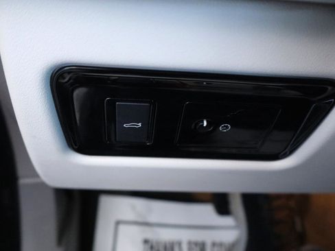 Used 2016 Jaguar XF Prestige image 27