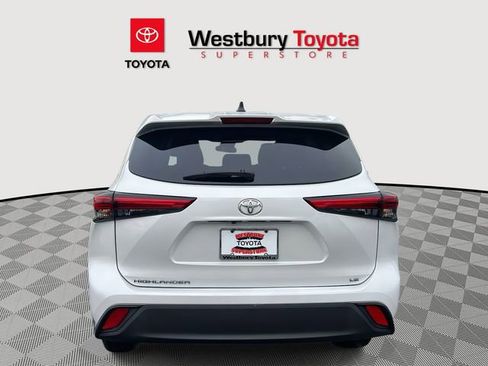 Certified 2023 Toyota Highlander LE image 7