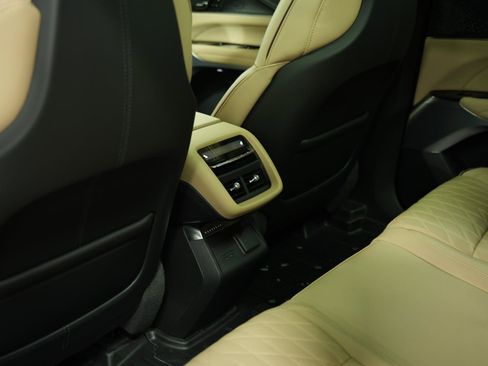Used 2026 Cadillac Lyriq Signature Luxury w/ Nappa Leather Package AWD/4WD image 23