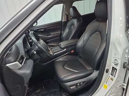 Used 2022 Toyota Highlander XLE image 30