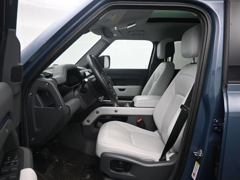 Used 2025 Land Rover Defender 110 X-Dynamic SE AWD/4WD image 22