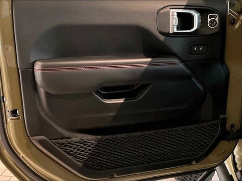 Used 2025 Jeep Wrangler Unlimited Rubicon w/ Convenience Group AWD/4WD image 26