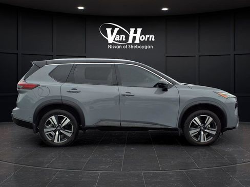 Used 2025 Nissan Rogue SL w/ SL Premium Package image 13