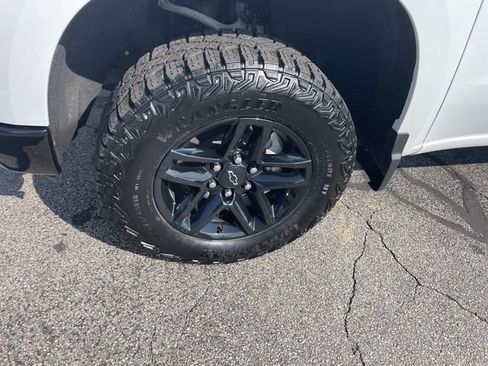 Used 2024 Chevrolet Silverado 1500 Custom Trail Boss AWD/4WD image 15