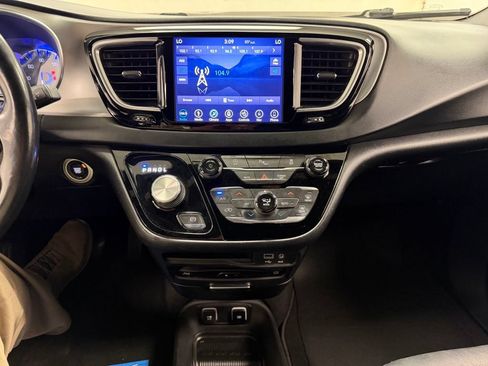 Used 2019 Chrysler Pacifica Touring-L Plus w/ S Appearance Package FWD image 27