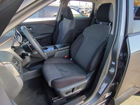 Used 2023 Nissan Rogue SV FWD image 18