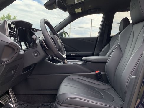 Used 2025 Lexus TX 500h AWD w/ Technology Package image 16