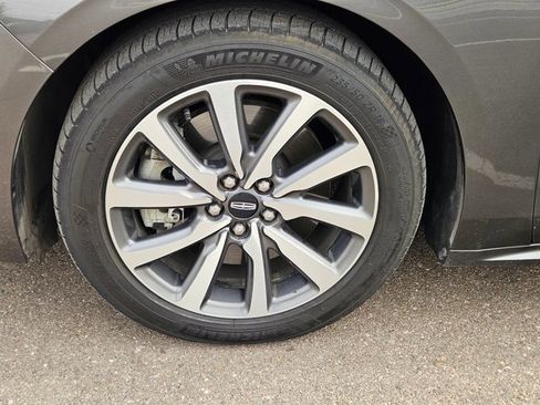 Used 2017 Lincoln Continental Premiere image 23