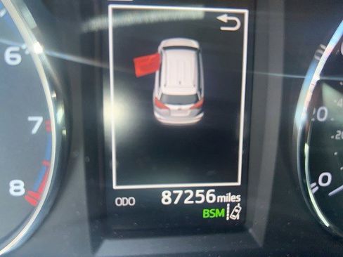 Used 2018 Toyota RAV4 Limited image 4