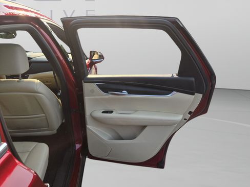 Used 2019 Cadillac XT5 Luxury FWD image 23