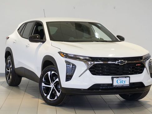 New 2026 Chevrolet Trax RS image 2