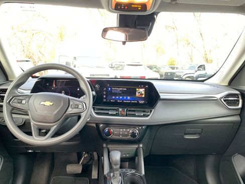 Used 2025 Chevrolet TrailBlazer LT w/ Driver Confidence Package image 31