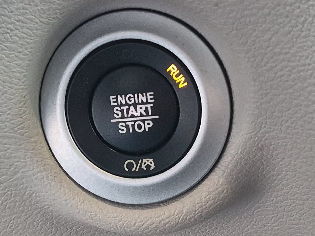 Used 2020 Chrysler Pacifica Touring-L FWD image 25