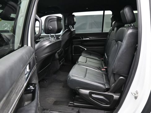 Used 2024 Jeep Wagoneer L Series II w/ Flexible Seating Group AWD/4WD image 26