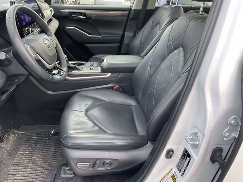 Used 2024 Toyota Highlander Platinum image 30