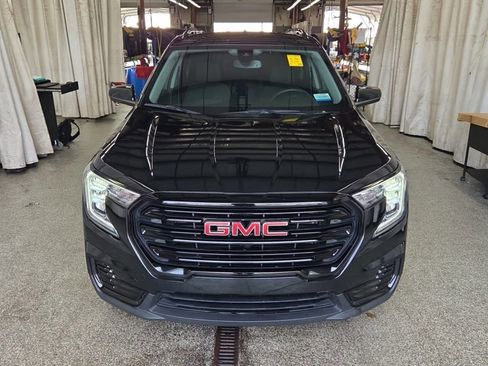 Used 2024 GMC Terrain SLE w/ Driver Convenience Package FWD image 7