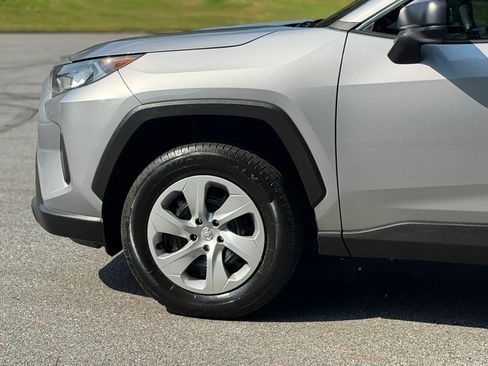 Used 2021 Toyota RAV4 LE FWD image 9