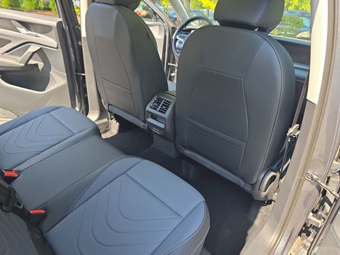 Certified 2025 Volkswagen Tiguan SE AWD/4WD image 11