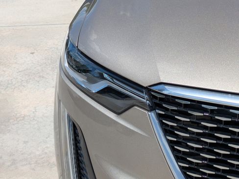 Used 2022 Cadillac XT6 Premium Luxury image 7