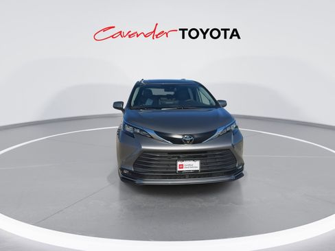 Certified 2026 Toyota Sienna XLE image 3