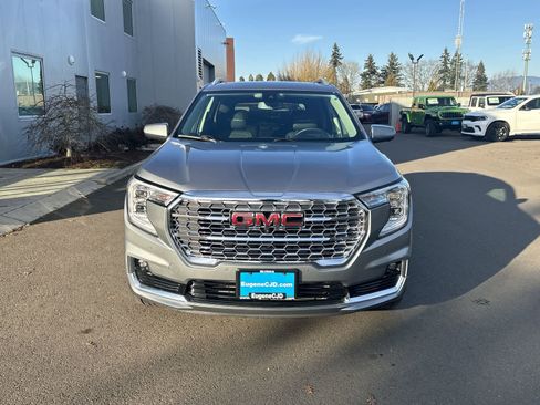 Used 2023 GMC Terrain Denali w/ Denali Premium Package image 8