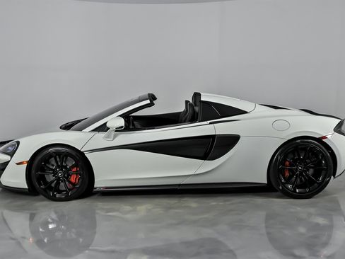 Used 2020 McLaren 570S Spider image 8