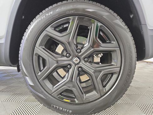 Used 2024 Rivian R1S Adventure AWD/4WD image 10