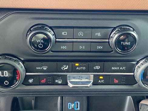 Used 2024 Ford Bronco Outer Banks AWD/4WD image 15