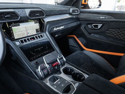 Used 2023 Lamborghini Urus Performante image 41