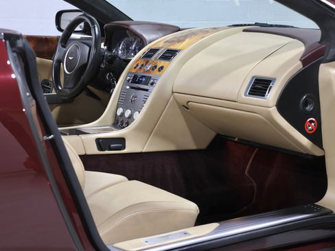 Used 2006 Aston Martin DB9 Volante RWD image 4