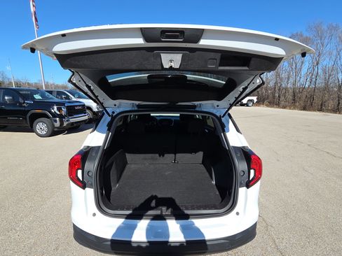 Used 2023 GMC Terrain SLE image 31