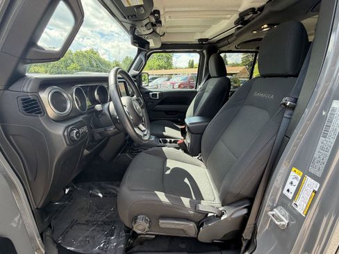 Used 2019 Jeep Wrangler Unlimited Sahara AWD/4WD image 10