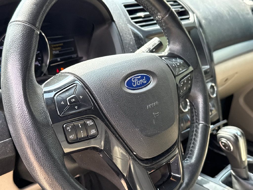Used 2018 Ford Explorer XLT w/ Equipment Group 202A FWD image 27